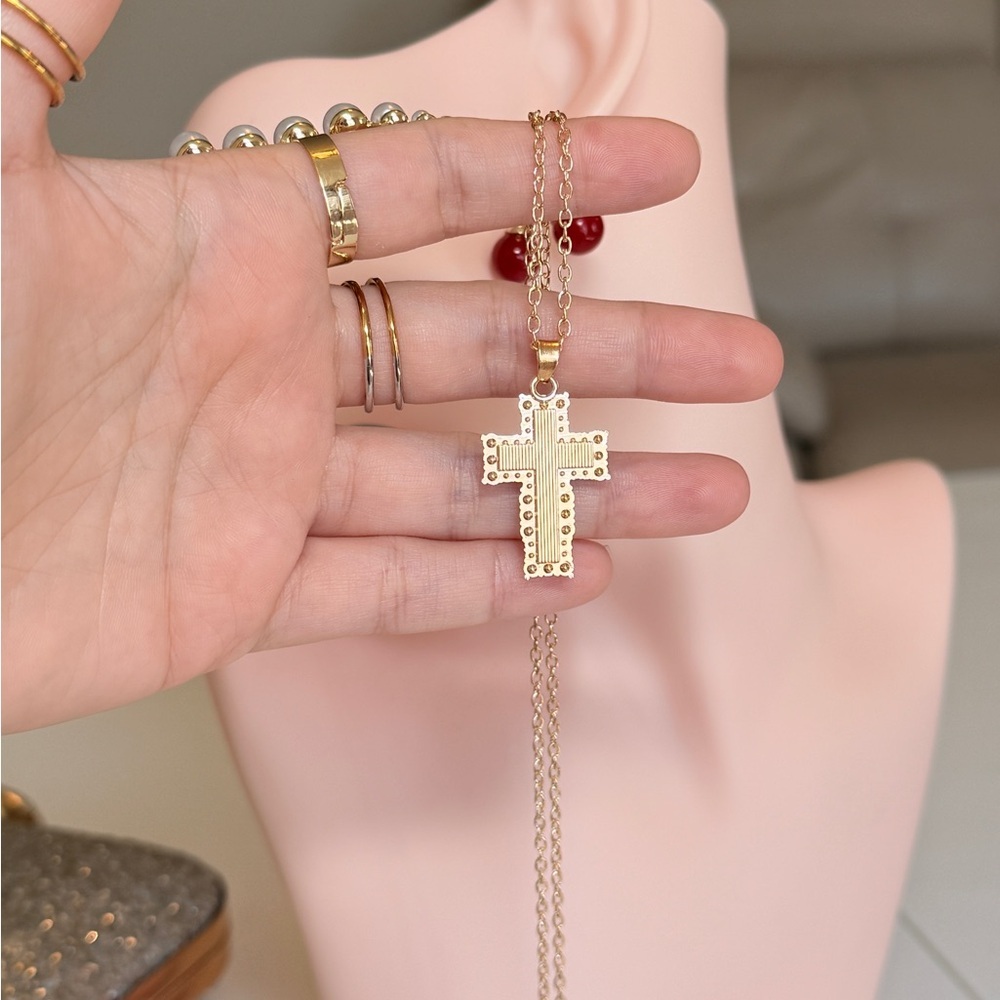 ⚜️ Gold and Silver Cross Pendant Necklace - Picture 9 of 10